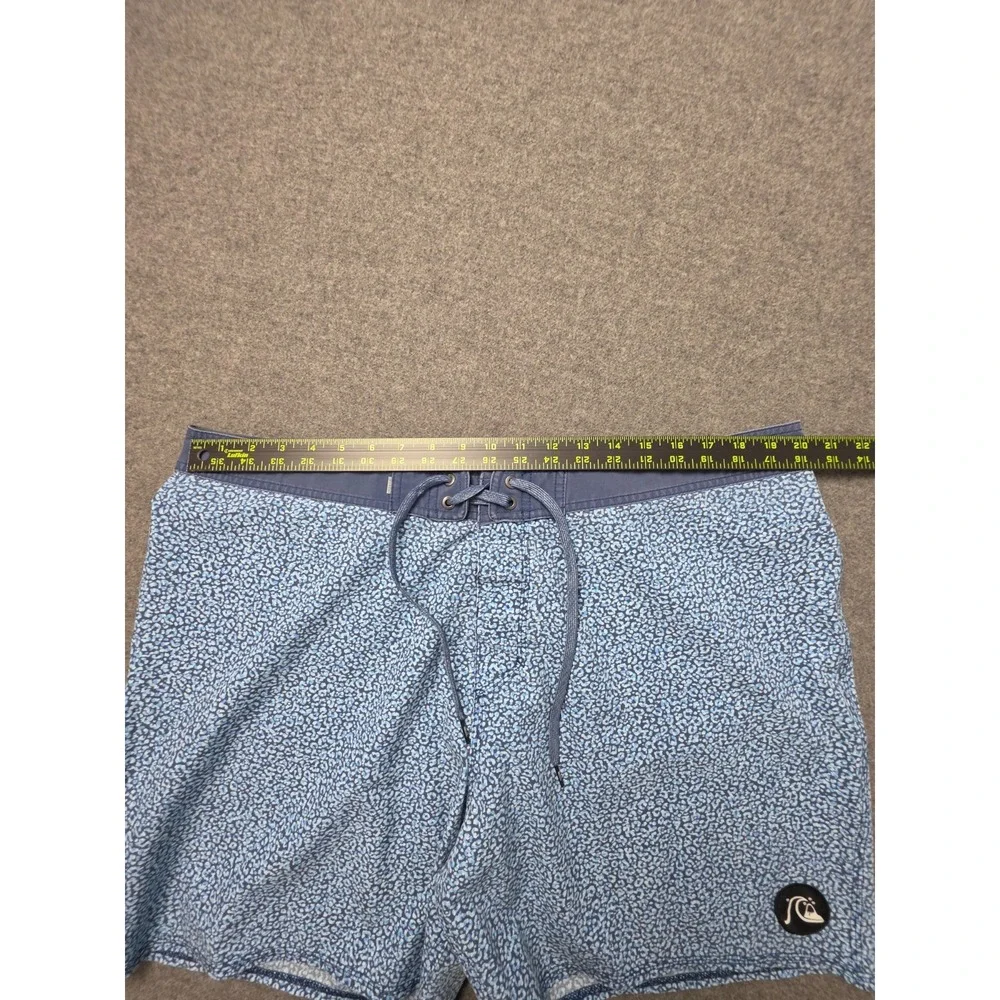 Quiksilver Highline Board Shorts Men Size 40 Blue Animal Spot Print Surf Surfing